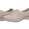 SKECHERS Breathe-Easy - A Look